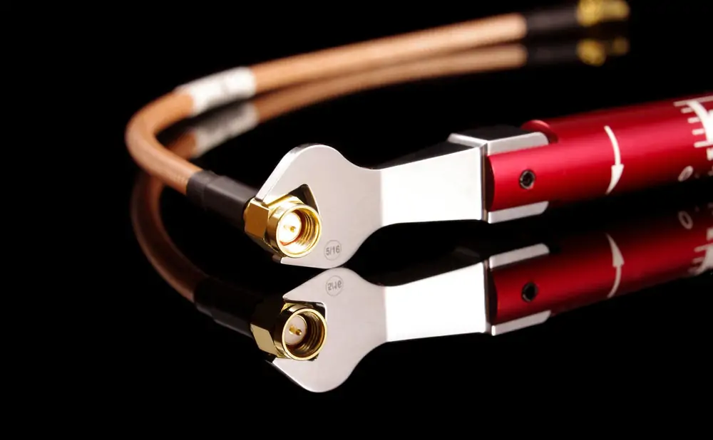 A-professional-torque-wrench-designed-for-tightening-SMA-connectors